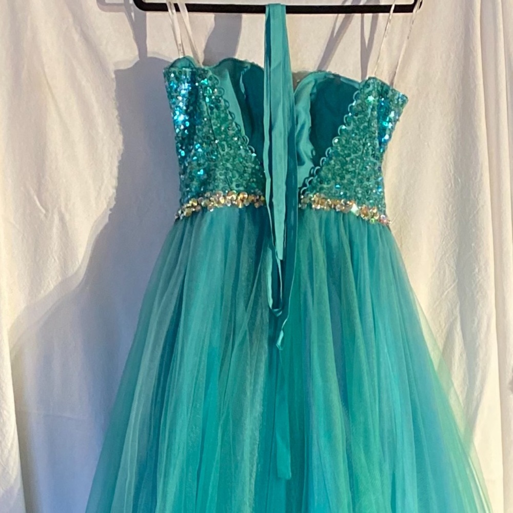 Prom Dress - Picture 2 of 5